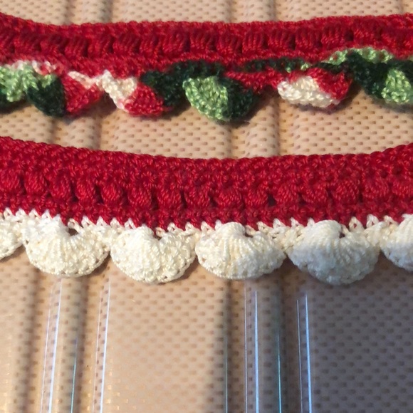 🏵3 Handmade crocheted Christmas color bracelets - Picture 3 of 3